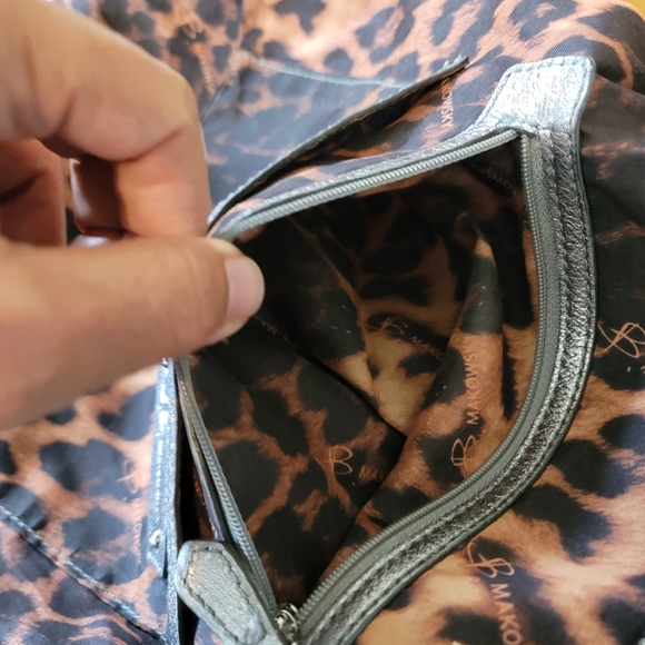 🚩SOLD🚩💥 B. MAKOWSKY LARGE SILVER METALLIC GENUINE LEATHER SHOULDER BAG - Picture 7 of 17